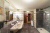Zweifamilienhaus mit vielen Nutzungsmöglichkeiten in bevorzugter Lage von Lank-Latum - Badezimmer mit Sauna UG