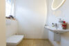Hochwertig ausgestattete Doppelhaushälfte mit Wintergarten und EBK in begehrter Lage von Meerbusch! - Gäste-WC