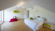 Alt-Meererbusch! Exklusive Familienvilla mit Innenpool, Sauna und weitläufigem Südgrundstück - 32_Kind DG