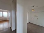 Moderne 3-Zimmer-Wohnung mit zwei Balkonen und Aufzug in Düsseldorf-Niederkassel! - Diele mit Garderobe