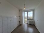Moderne 3-Zimmer-Wohnung mit zwei Balkonen und Aufzug in Düsseldorf-Niederkassel! - Küche mit Zugang zum Balkon in Ost-Ausrichtung