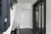 Erstbezug! Luxuriöse und möblierte 3-Zimmer-Wohnung mit zwei Bädern in Meerbusch-Büderich - Treppenhaus