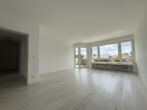 Helle 3-Zi-Whg. mit ca. 125 m² Wohn-/Nutzfläche inkl. ausgebautem Spitzboden - Wohnzimmer mit Zugang zum Balkon- 1. Ansicht