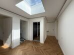 Erstbezug! Einzigartige Neubau Villa mit Aufzug im Villenviertel Alt-Meererbusch - 24_ Diele mit Aufzug