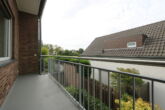 Charmante Doppelhaushälfte mit EBK, gut geschnittenem Garten und zwei Balkonen in Meerbusch-Büderich - Balkon OG