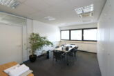 Helles Bürogebäude mit zwei großen beheizbaren Hallen in Düsseldorf Nahe AREAL BÖHLER! - klimatisiertes Büro