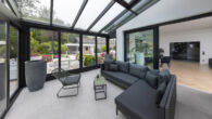 Exklusiver Bungalow mit Süd-West-Garten, Außenpool sowie Großgarage für 2-3 Pkw´s im Stadionviertel - Wintergarten mit Blick ins Wohnzimmer