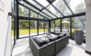 Exklusiver Bungalow mit Süd-West-Garten, Außenpool sowie Großgarage für 2-3 Pkw´s im Stadionviertel - Wintergarten