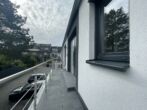 Neuwertige 4-Zimmerwohnung mit Einbauküche und Terrasse in einem 2-Parteienhaus in Neuss-Weißenberg - Zufahrt Innenhof Aussicht vom Wohnungseingang