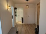 Moderne 3-Zimmer-Wohnung mit Einbauküche und Balkon in Süd-Ausrichtung! - Dielenbereich mit Abstellkammer