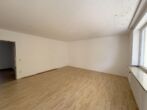 Handwerker gesucht! 3-Zimmer-Wohnung mit Loggia und Blick in den Wald in D-Unterbach - Wohn-/Esszimmer 2. Ansicht
