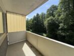 Handwerker gesucht! 3-Zimmer-Wohnung mit Loggia und Blick in den Wald in D-Unterbach - überdachte Loggia