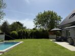 Repräsentative Familienvilla mit Außenpool in begehrter Rheinnähe - Meerbusch-Nierst - Gartenansicht Pool