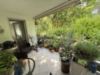 Großzügige Hochparterre-Wohnung mit Loggia im Grünen und erstklassiger Anbindung nach Düsseldorf - Loggia mit Abstellkammer Ansicht 2