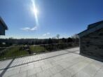 Luxuriöse Penthouse-Wohnung mit großzügiger Dachterrasse, Aufzug, Einbauküche und 2 TG-Stellplätzen - Ansicht Dachterrasse