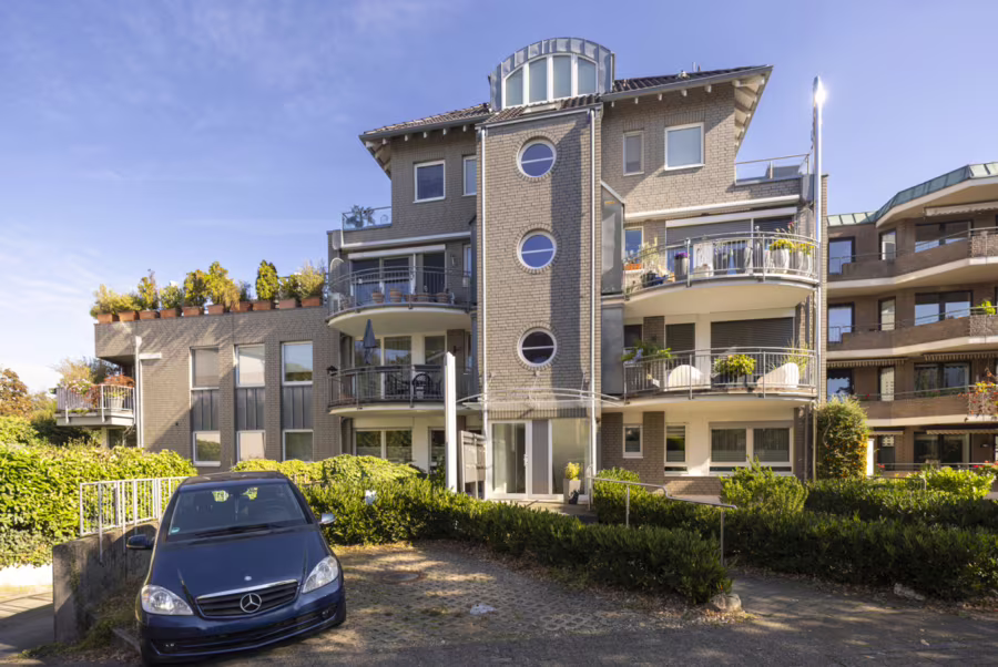 Etwas ganz Besonderes! Großzügige Penthouse-Maisonettewohnung mit umlaufender Dachterrasse - Hausansicht (196117)