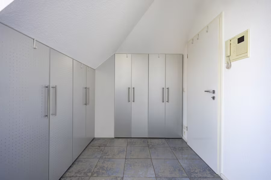 Etwas ganz Besonderes! Großzügige Penthouse-Maisonettewohnung mit umlaufender Dachterrasse - Einbauschränke (196110)