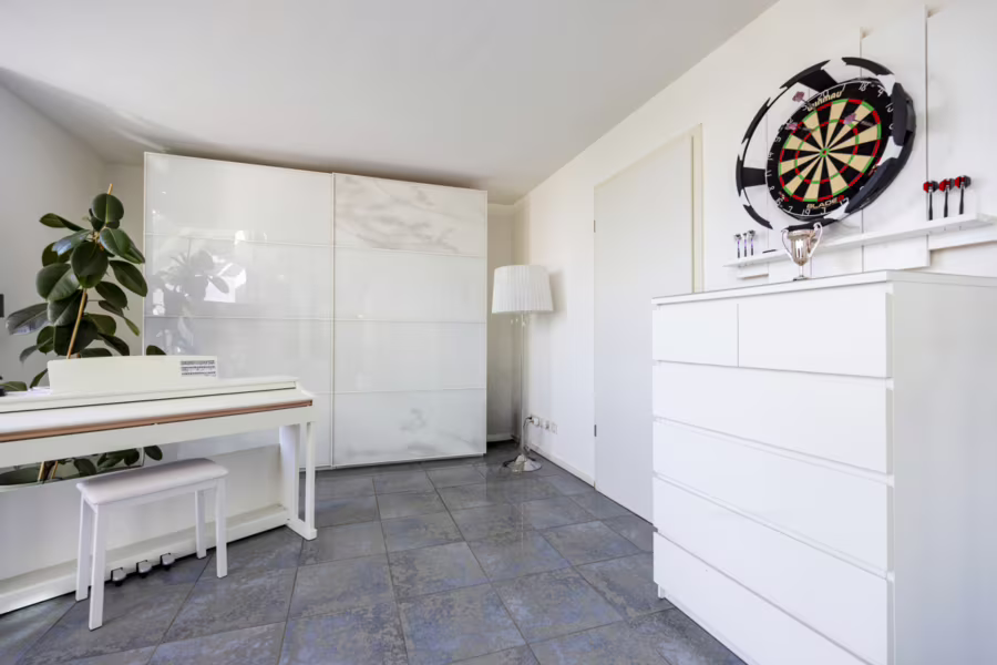 Etwas ganz Besonderes! Großzügige Penthouse-Maisonettewohnung mit umlaufender Dachterrasse - Zugang 2 Apartment (196095)