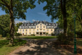 Exklusive Wohnperle - 320 m² große Schlosswohnung mit einmaligem Parkanwesen - Zufahrt Schloss Pesch Ansicht 2