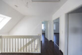 Ihr neues Zuhause in Meerbusch-Strümp – Energieeffizientes Einfamilienhaus für die ganze Familie - Flur Obergeschoss