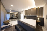 Einzigartige Villa mit Aufzug, Außenpool, Heimkino, Luxus-Interior in Alt-Meererbusch - Masterschlafzimmer