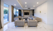 Einzigartige Villa mit Aufzug, Außenpool, Heimkino, Luxus-Interior in Alt-Meererbusch - Wohnzimmer