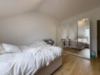 Großzügiges Wohnen auf zwei Ebenen – 6-Zimmer-Maisonettewohnung mit 3 Balkonen in Niederkassel - Kinderzimmer 3 obere Ebene weitere Ansicht