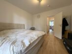 Großzügiges Wohnen auf zwei Ebenen – 6-Zimmer-Maisonettewohnung mit 3 Balkonen in Niederkassel - Elternschlafzimmer untere Ebene weitere Ansicht
