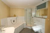 Familienfreundliche Haus im Haus Einheit in begehrter Lage von Büderich - Masterbad en Suite