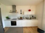 Moderne 3-Zimmer-Wohnung mit Einbauküche, 2-Tiefgaragenstellplätzen und 2 Bädern mit Blick ins Grüne - Einbauküche