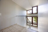 Maisonette-Wohnung mit unverbaubarem Ausblick in bevorzugter Lage von Meerbusch-Büderich - Treppenhaus