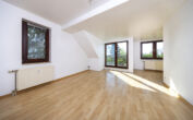 Maisonette-Wohnung mit unverbaubarem Ausblick in bevorzugter Lage von Meerbusch-Büderich - Wohnzimmer mit Zugang zum Balkon