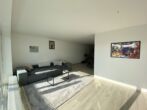 Lichtdurchflutete 3-Zimmer-Wohnung mit Balkon im Herzen von Büderich - Wohnbereich