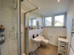 Lichtdurchflutete 3-Zimmer-Wohnung mit Balkon im Herzen von Büderich - Badezimmer