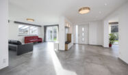 Energieeffizientes Wohnjuwel in Top-Lage! Kernsanierter Bungalow am Strümper Berg - Wohnbereich