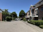 Kapitalanlage mit viel Potenzial! 2-Zimmer-Erdgeschosswohnung in Top-Lage von Meerbusch-Büderich - Straßenansicht