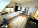 Eine beeindruckende Lage! Immobilien-Ensemble mit unverbaubarem Feldblick gegenüber dem Gut Dyckhof - Küche Ansicht 2 OG-Whg.