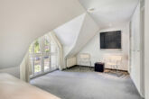 Geräumiges Reihenendhaus mit zeitloser Ausstattung und Wintergarten im Herzen von Büderich - Elternschlafzimmer Ansicht 2