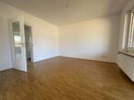 Bezugsfertig! Stilvoll sanierte 2,5-Zimmer-Wohnung mit Balkon in Düsseldorf-Niederkassel - Ess-/Arbeitszimmer weitere Ansicht