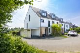 Neuwertiges Einfamilienhaus in familienfreundlicher Lage, EBK und 6 Stpl. - Privatweg_Carport und 2 Außenstellplätze
