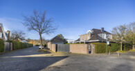 Elegante Villenhälfte in der prestigeträchtigen Villenkolonie Alt-Meererbusch - Straßenansicht