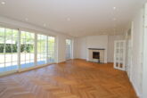 Elegante Villenhälfte in der prestigeträchtigen Villenkolonie Alt-Meererbusch - Wohnzimmer - Ansicht 1
