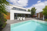 Traumhaus mit Pool in Viersen-Süchteln - Terrasse mit Pool Ansicht 2