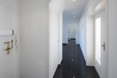 Stilvolle 3-Zimmer-Altbauwohnung mit Balkon und EBK in bevorzugter Lage von D-Pempelfort - Diele