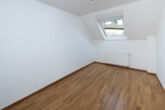 Stilvolle 3-Zimmer-Altbauwohnung mit Balkon und EBK in bevorzugter Lage von D-Pempelfort - Büro/ Gast/ Kind