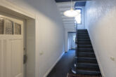 Stilvolle 3-Zimmer-Altbauwohnung mit Balkon und EBK in bevorzugter Lage von D-Pempelfort - Treppenhaus