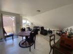 Charmante 2-Zimmer Wohnung mit Balkon in zentraler Lage von Meerbusch Büderich - Wohnzimmer