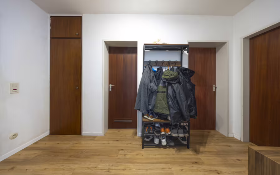 Charmante 2-Zimmer-Wohnung mit Balkon in Meerbusch-Bösinghoven - Eingangsbereich (196807)