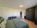 Traumhafte 3-Zimmer-Wohnung mit EBK und Sonnenbalkon in beliebter Lage von Meerbusch-Büderich - Schlafzimmer
