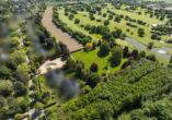 Erste Linie Golfplatz - ca. 9.442 m² Südgrundstück in Alt-Meererbusch mit ca. 100 m Golfplatzfront - Drohnenansicht